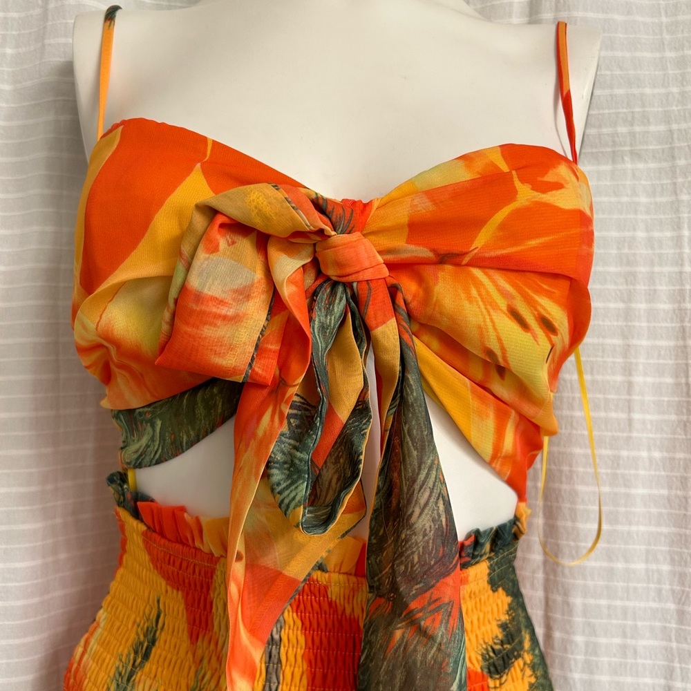 Bright and fitted, perfect beach vacation dress!